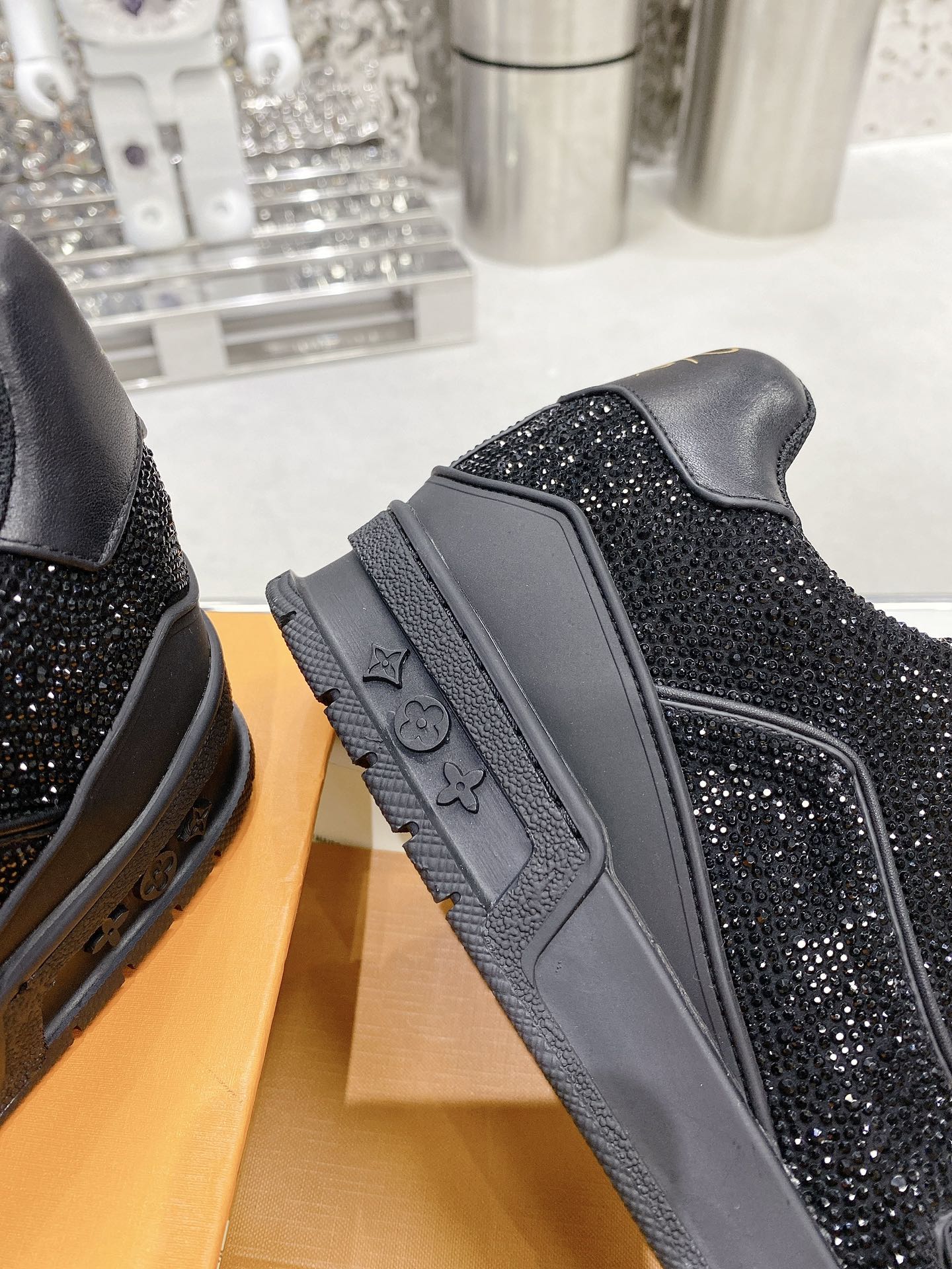 L0vis Vvtt0n Women’s LV Trainers Black For Women LV