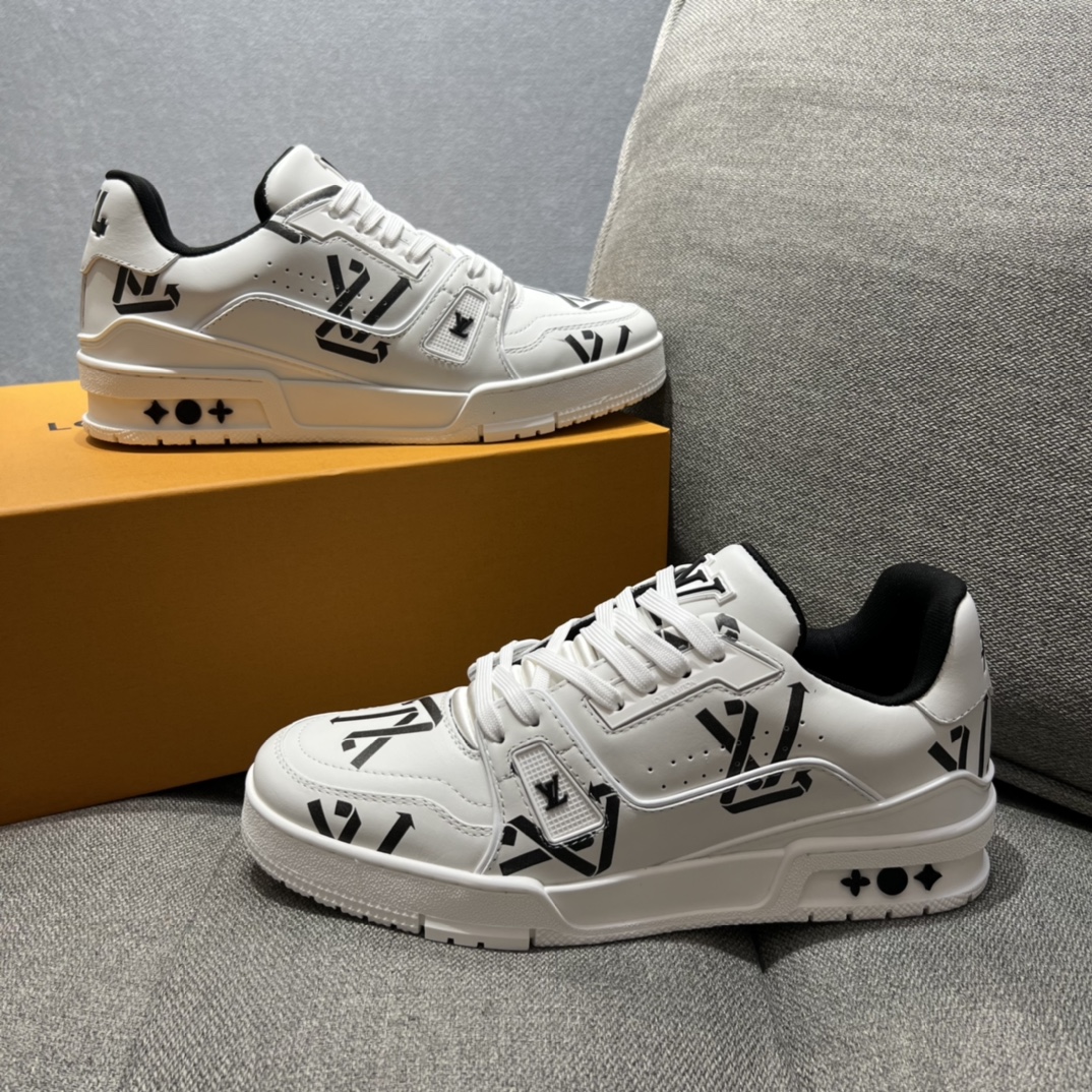 L0vis Vvtt0n LV Trainer Sneaker Black For Men LV 1AAGY7