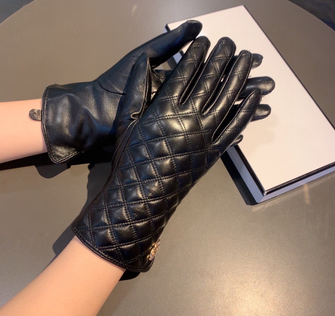 Ch**el Gloves In Black