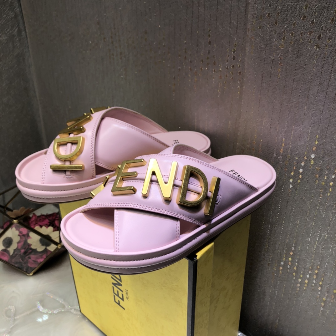 F**di F**digraphy Pink Slides For Women 8X8289AI1RF1H1M