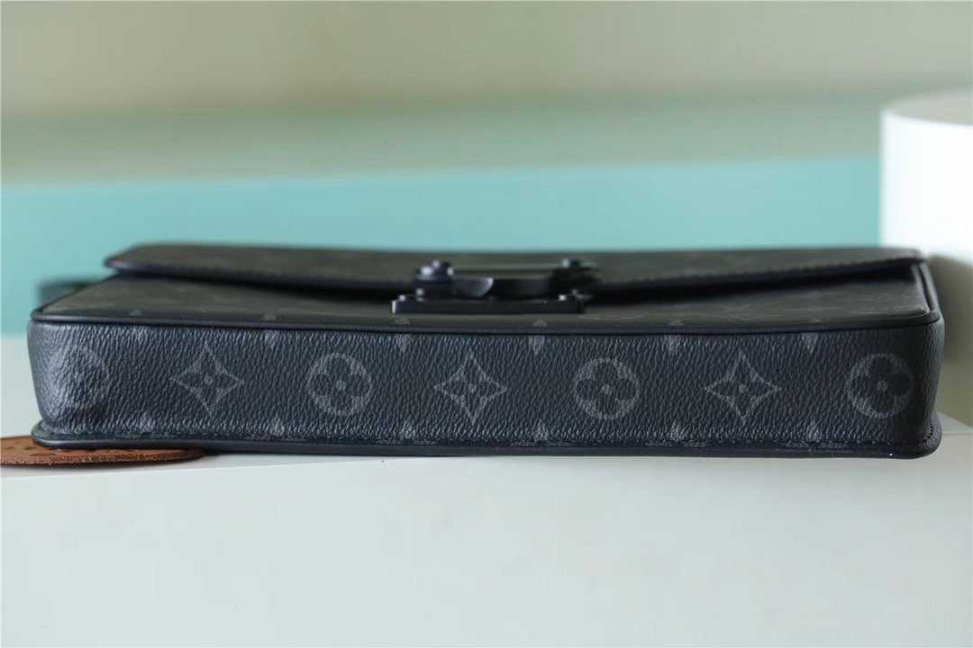 L0vis Vvtt0n S Lock A4 Pouch Taurillon Black For Men, Men’s Bags, Shoulder And Crossbody Bags 10.6in/27cm LV