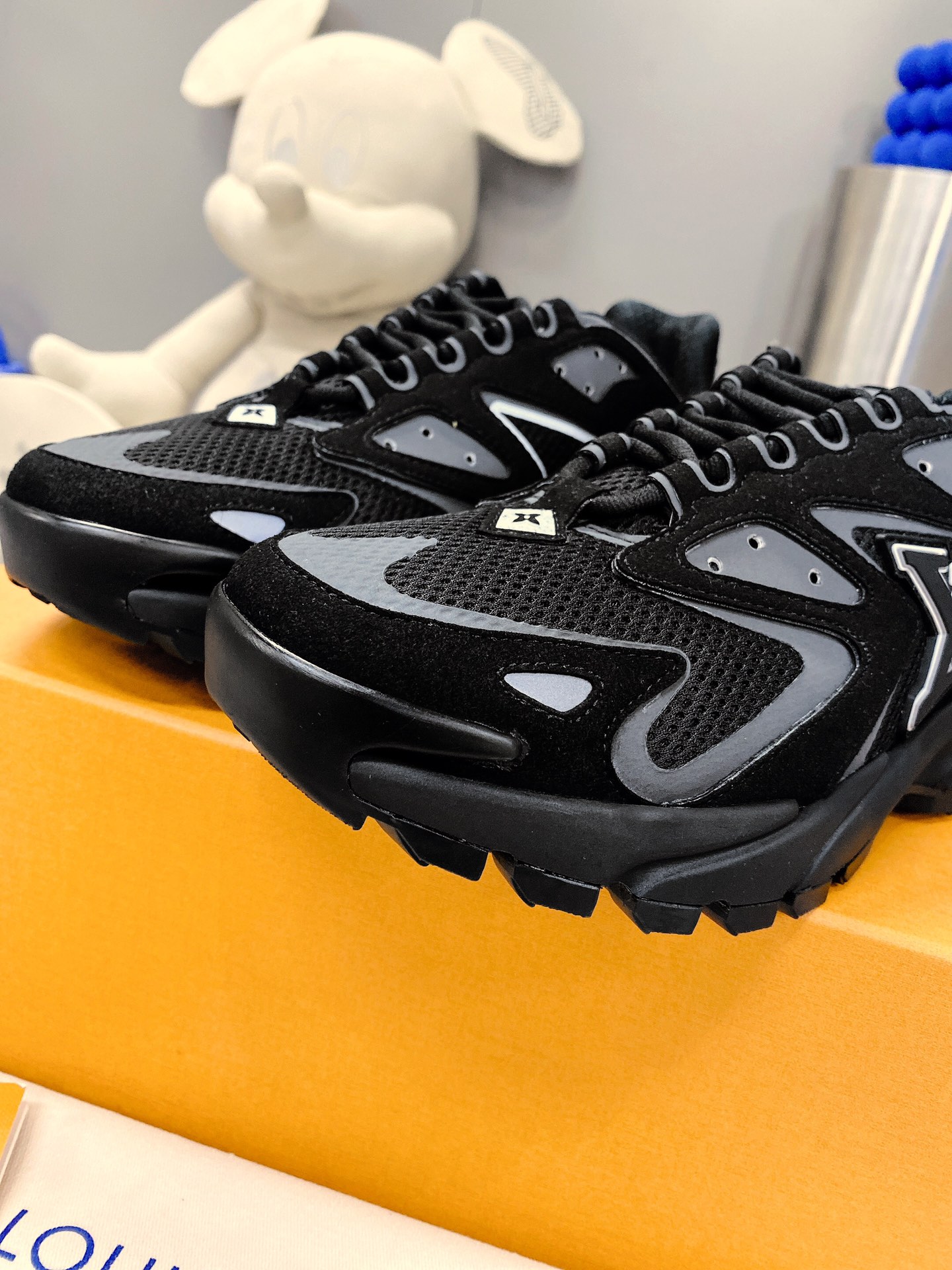 L0vis Vuittion LV Runner Tatic Sneaker Black For Men LV 1A9UNT