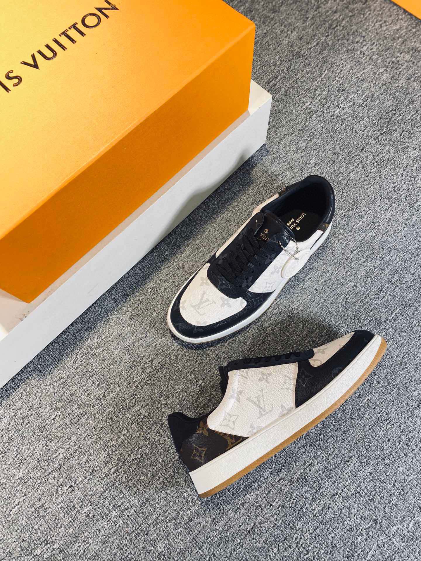 L0vis Vvtt0n Rivoli Sneaker Black And White For Men LV