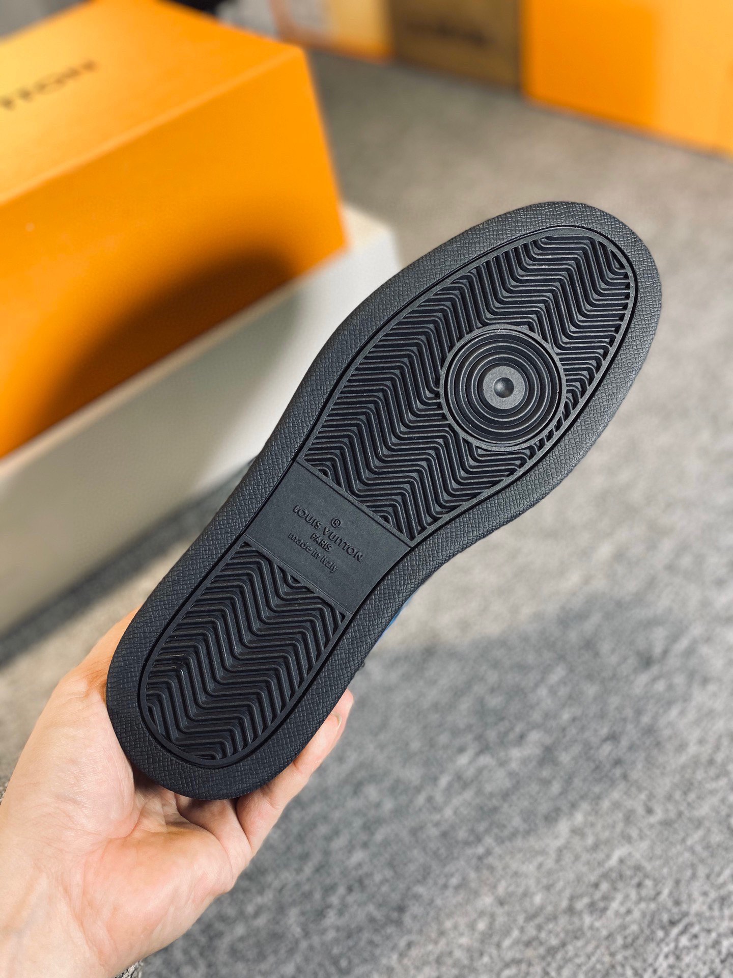 L0vis Vvtt0n Rivoli Sneaker Black For Men LV 1A8EB5