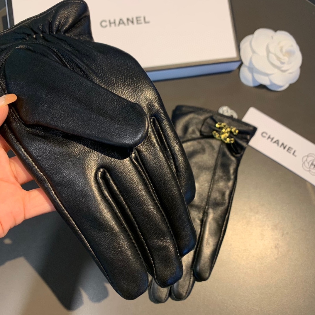 Ch**el Gloves In Black