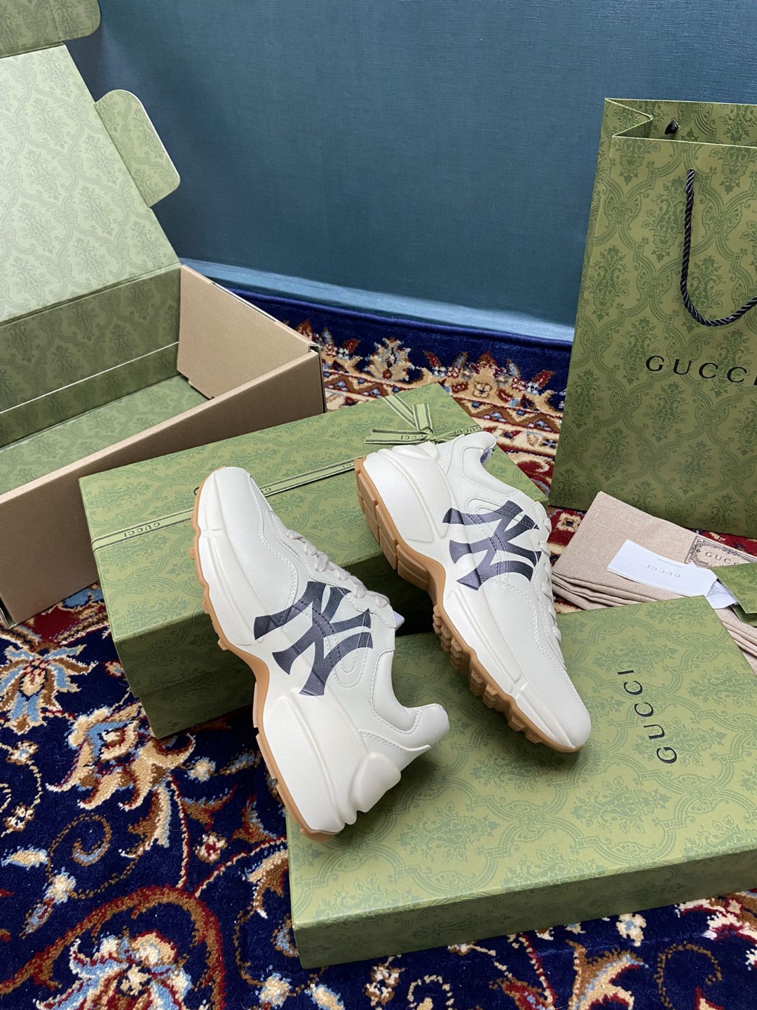 Gvc*1 Women’s Rhyton Sneaker GG With NY Yankess White Ivory For Women 548638 DRW00 9022