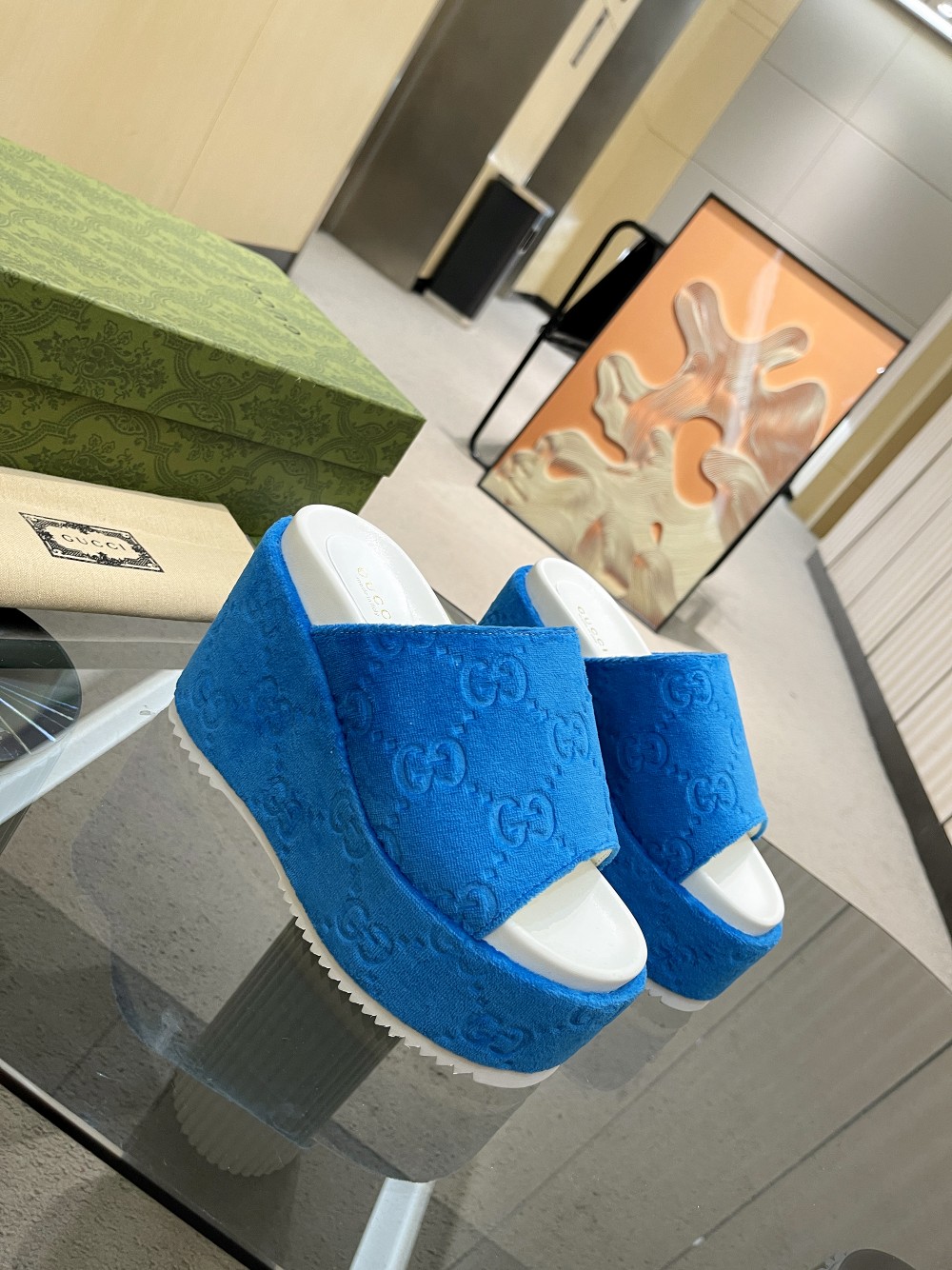 Gvc*1 Women’s GG Platform Sandal Blue For Women GG