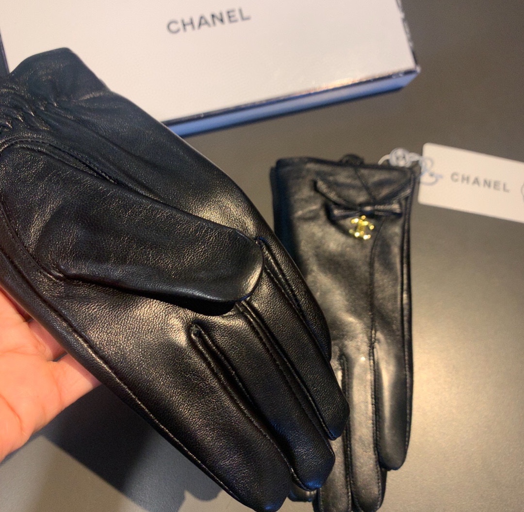 Ch**el Gloves In Black