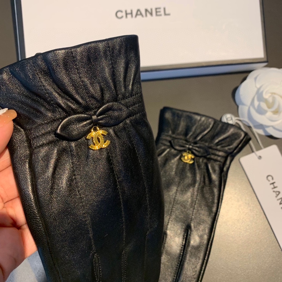 Ch**el Gloves In Black