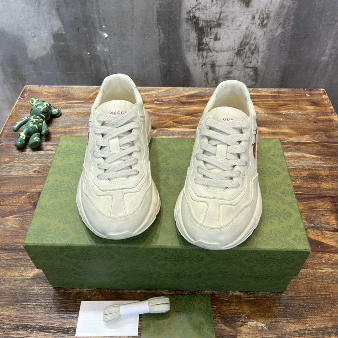 Gvc*1 Men’s Rhyton Sneaker With Strawberry Print Ivory White For Men ‎‎703814 DRW00 9522