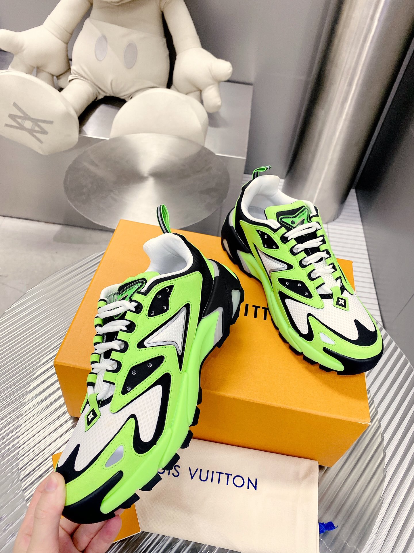 L0vis Vuittion LV Runner Tatic Sneaker Green For Men LV 1A9JER