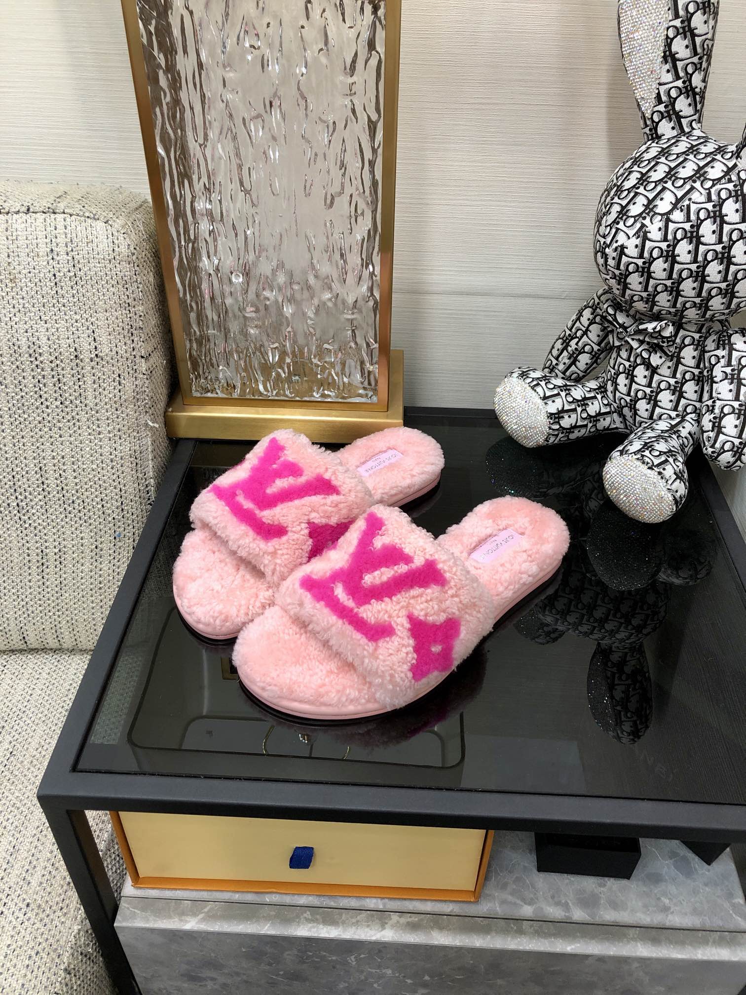 L0vis Vvtt0n Women’s Magnetic Flat Mule Pink For Women LV