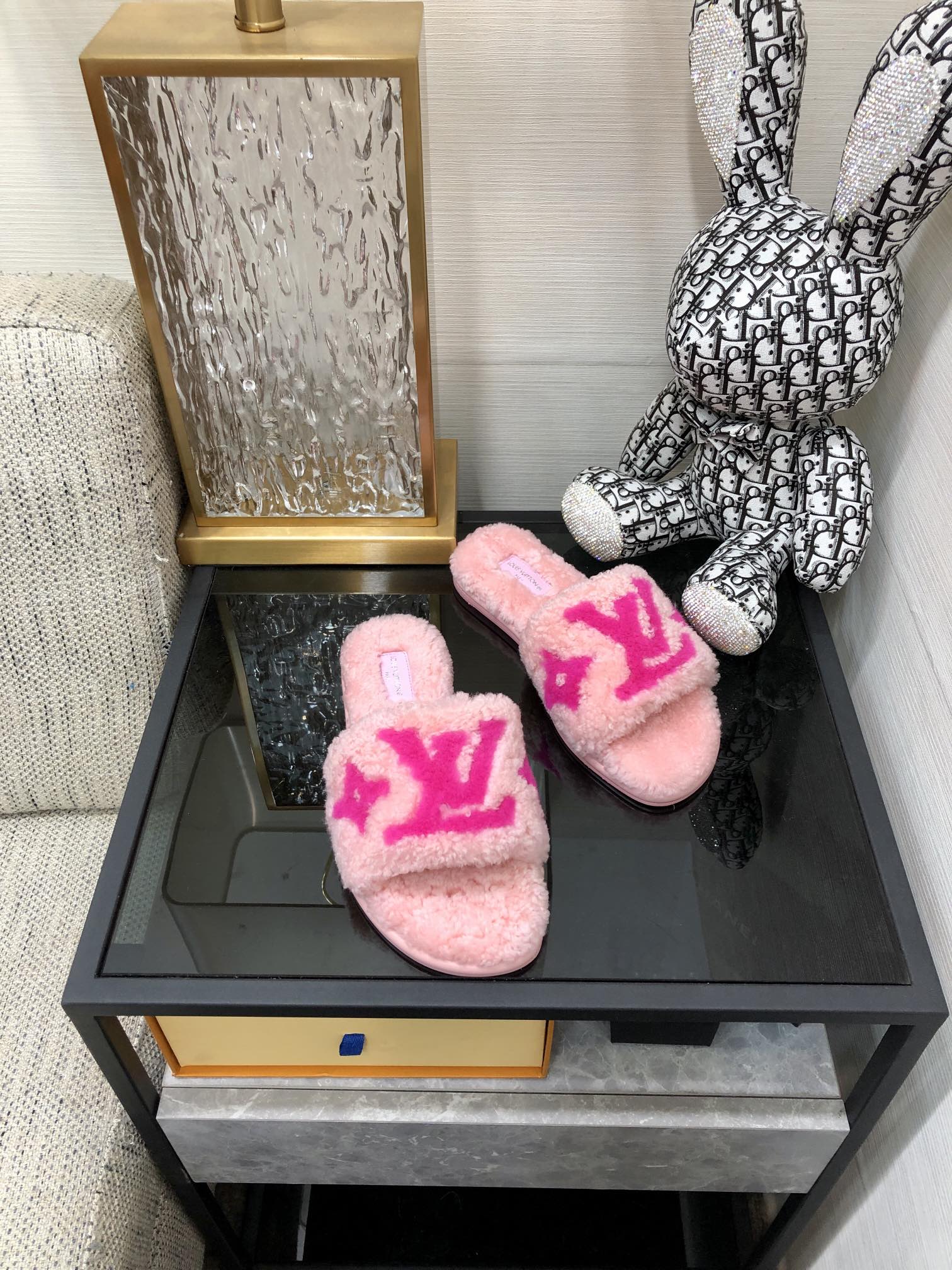 L0vis Vvtt0n Women’s Magnetic Flat Mule Pink For Women LV