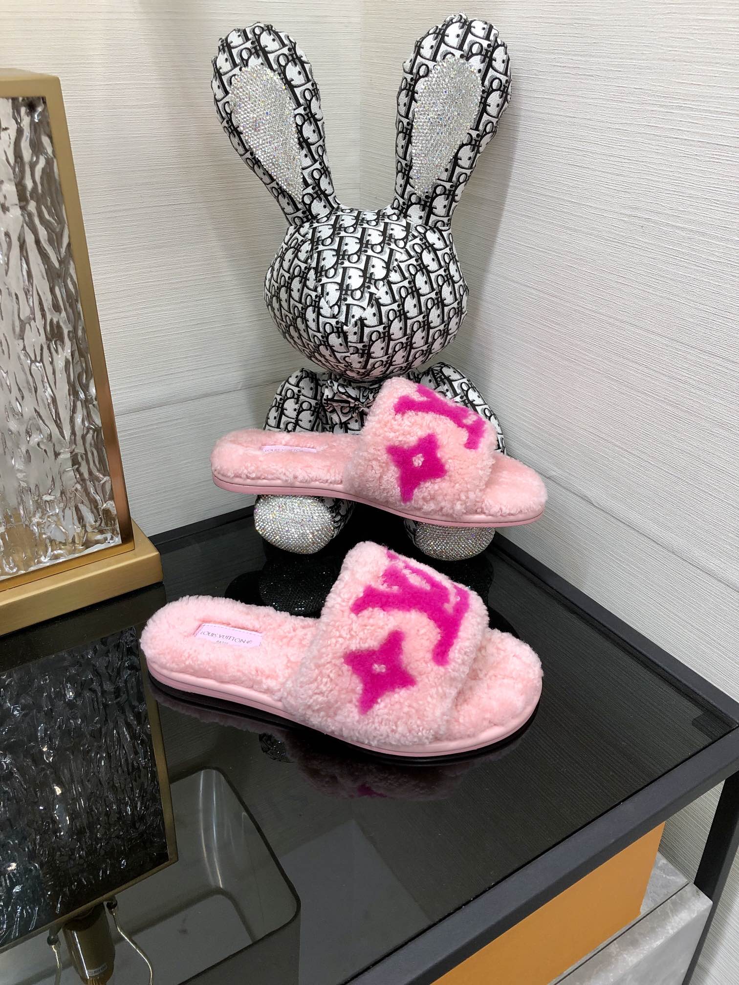 L0vis Vvtt0n Women’s Magnetic Flat Mule Pink For Women LV