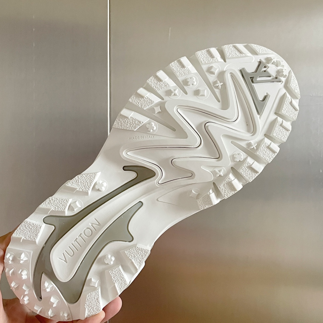 L0vis Vvtt0n Men’s LV Runner Tatic Sneaker White For Men LV 1A9TUZ