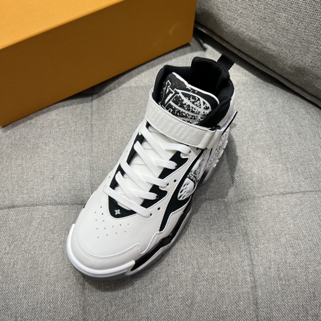 L0vis Vvtt0n LV Trainer 2 Sneaker White For Men LV 1AAH95