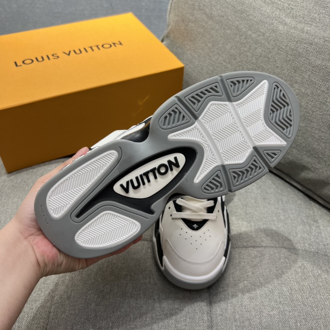 L0vis Vvtt0n LV Trainer 2 Sneaker White For Men LV 1AAH95