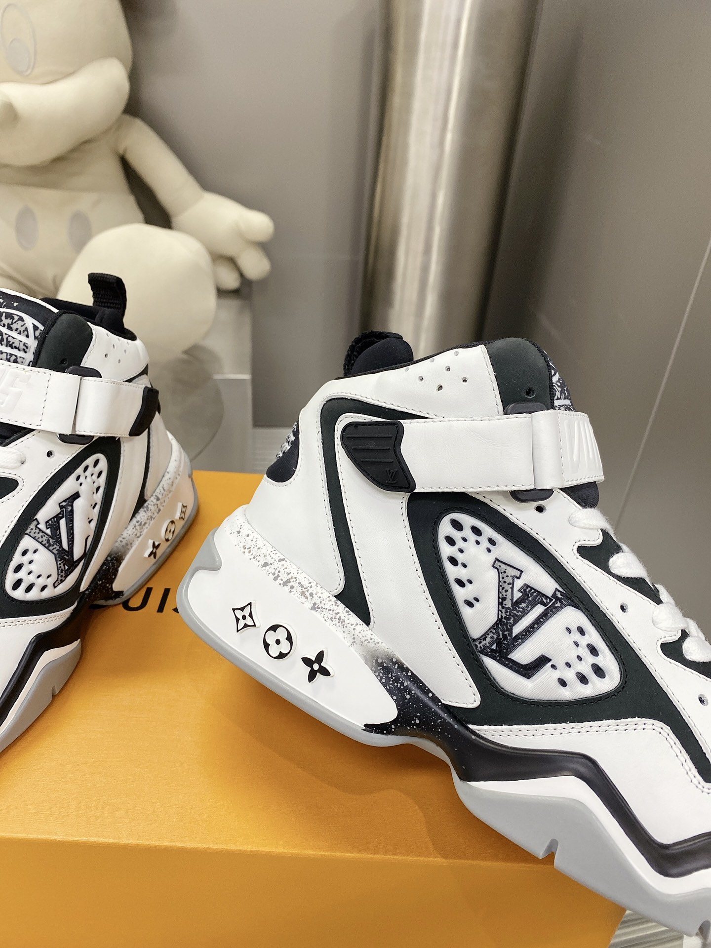 L0vis Vvtt0n Women’s Sneaker LV Trainer 2 White For Women LV