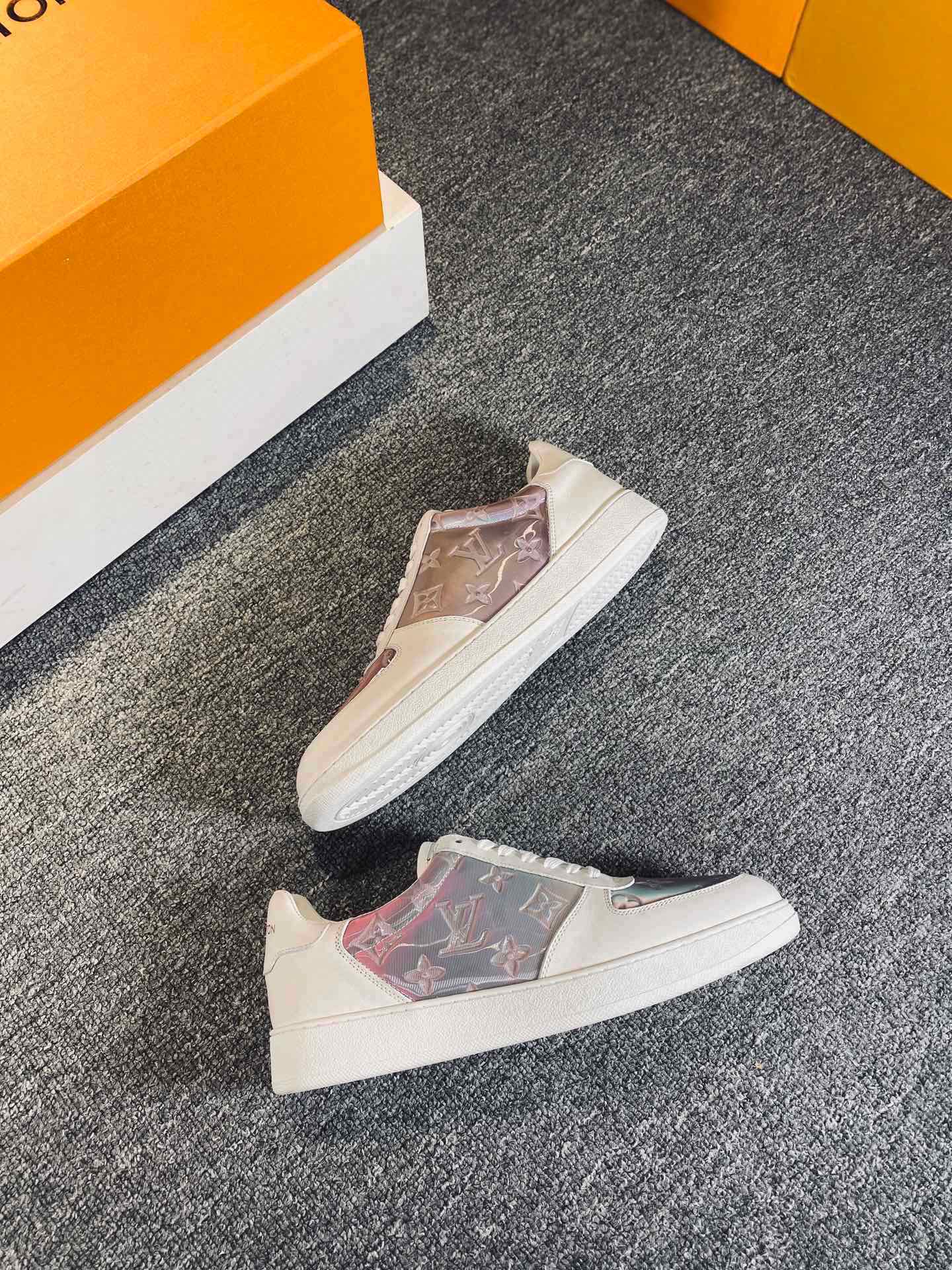 L0vis Vvtt0n Rivoli Sneaker White For Men LV