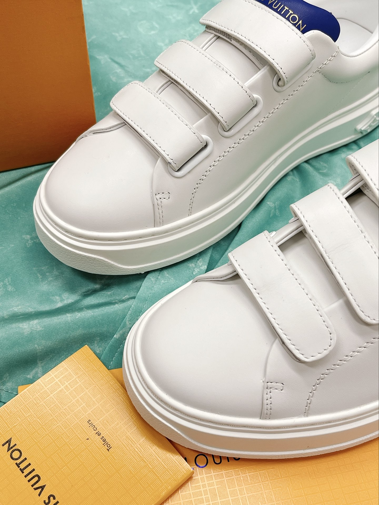 L0vis Vvtt0n Women’s Time Out Sneaker Blue For Women LV 1AADQ0