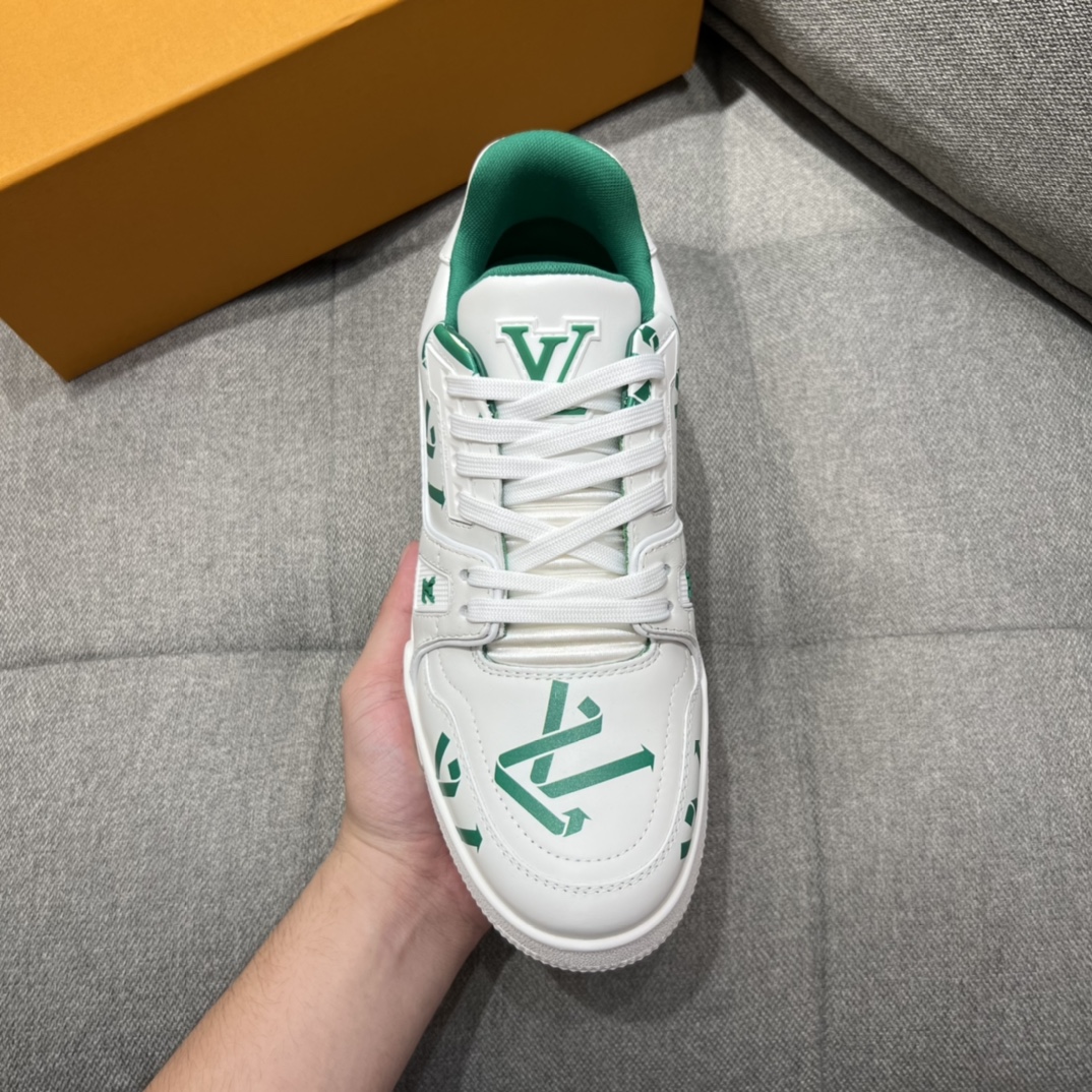 L0vis Vvtt0n LV Trainer Sneaker Green For Men LV 1AAGXN
