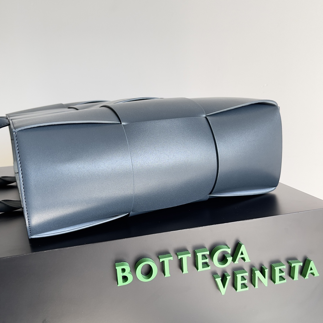 B0tt*ga Ven*ta Large Arco Tote Bag Grey , For Women, Women’s Bags 18.1in/46cm