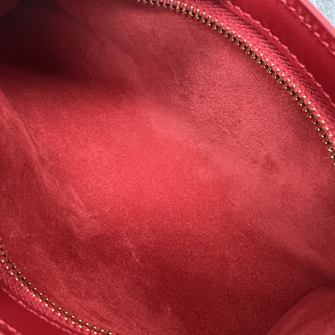 Ce1i*e Cuir Triomphe Shoulder Bag Red For Women 9.4in/24cm