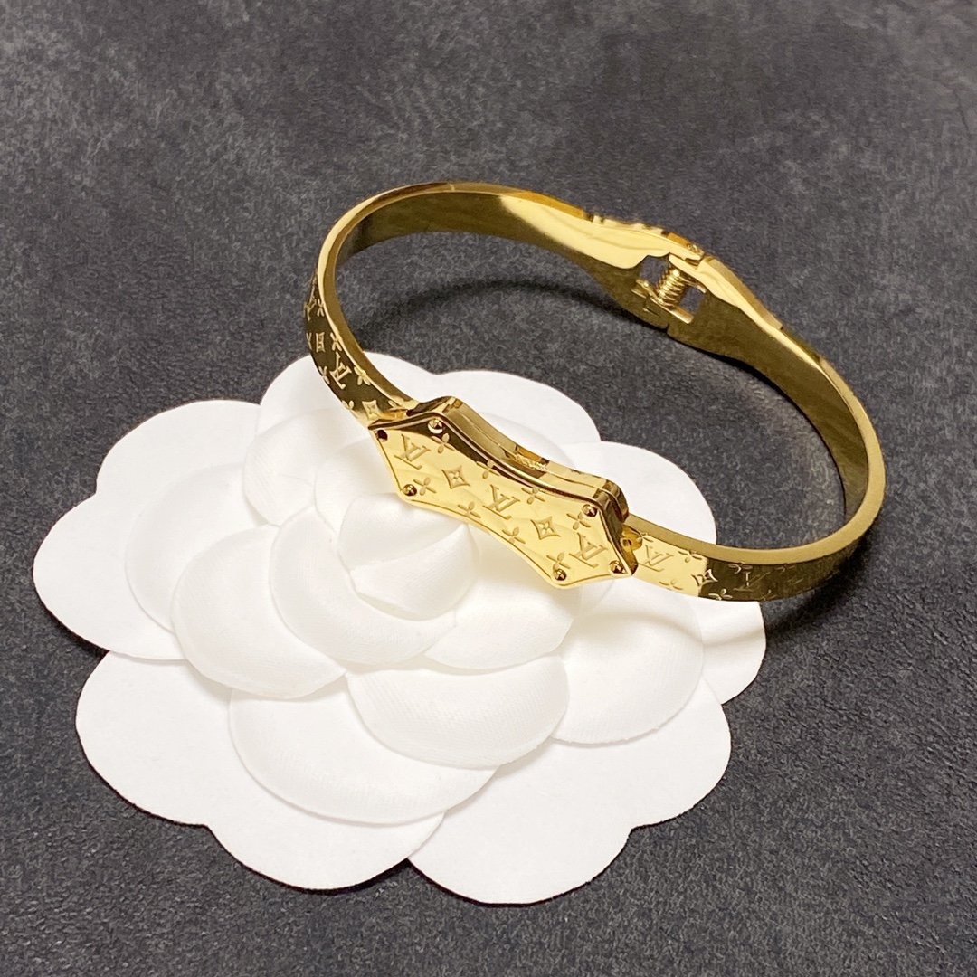 L0vis Vvtt0n Bracelet