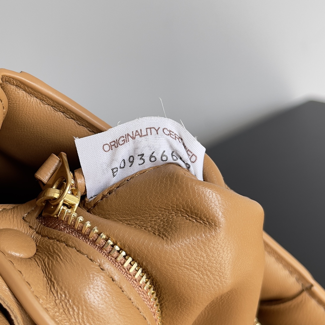 B0tt*ga Ven*ta Small Padded Cassette Brown, For Women, Women’s Bags 7.5in/19cm