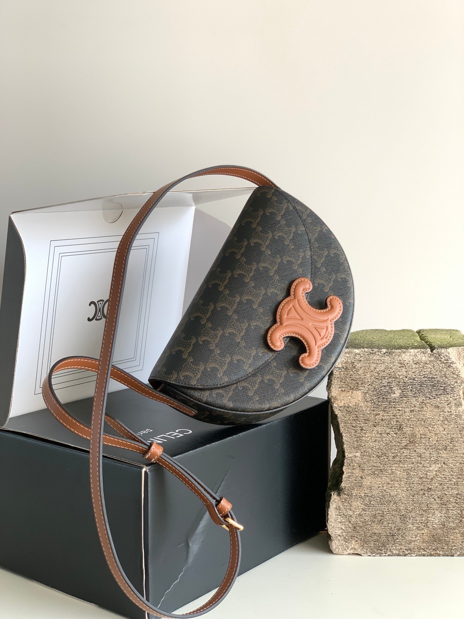 Ce1i*e Besace In Triomphe Canvas Bag Brown For Women 9in/23cm